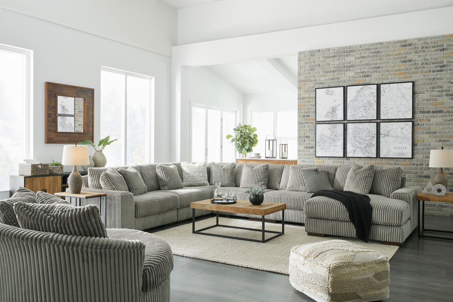Lindyn 5 piece Sectional with Chaise